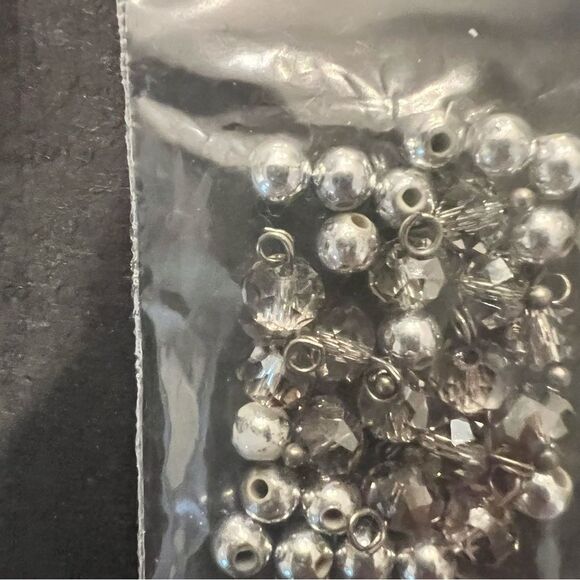 Over 10 Bundles of Assorted Jewelry Making Supplies - Picture 6 of 12